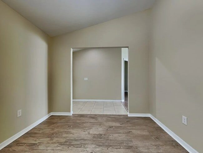Building Photo - 3204 Thoroughbred Loop N