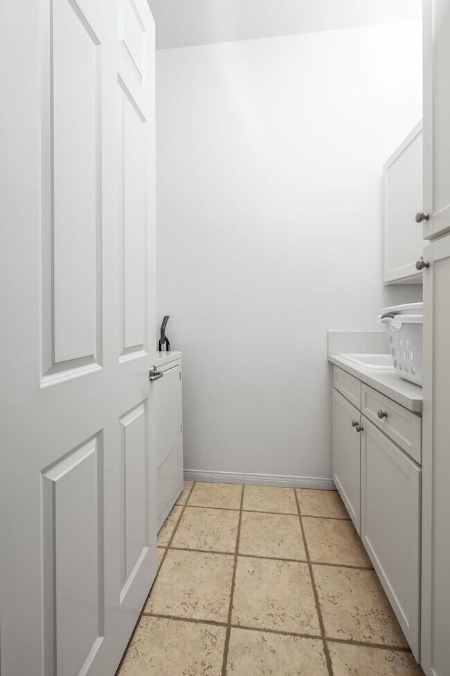 Building Photo - 125 Chinquapin Ave