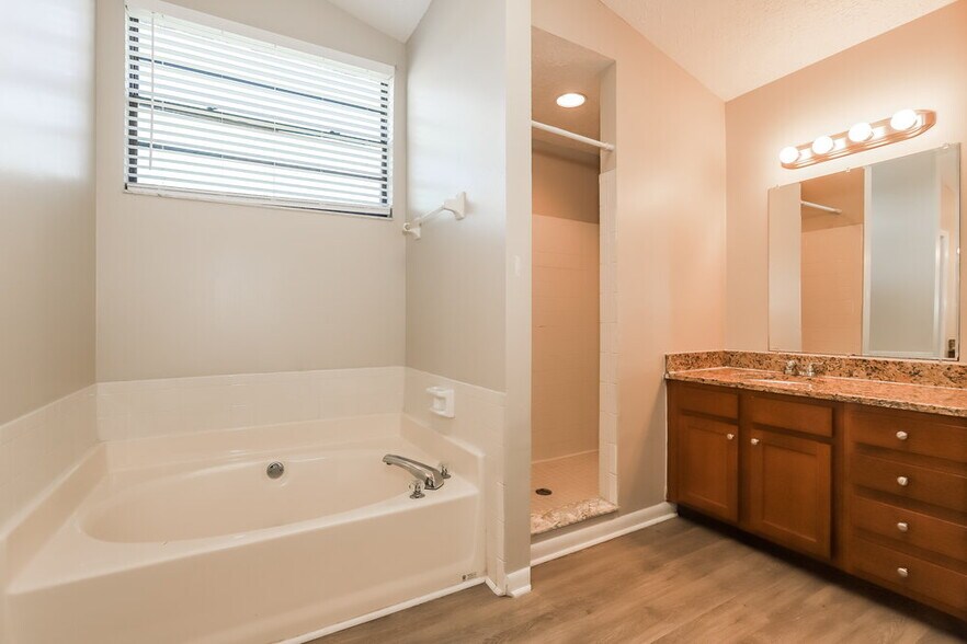 Building Photo - 4139 Spring Way Cir