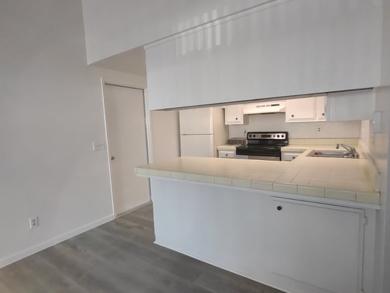 Building Photo - 9279 Corinthian Cir