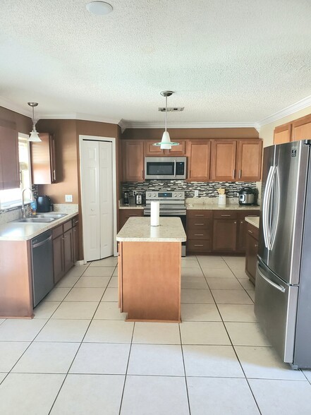 Building Photo - 11319 Nettlebrook St E