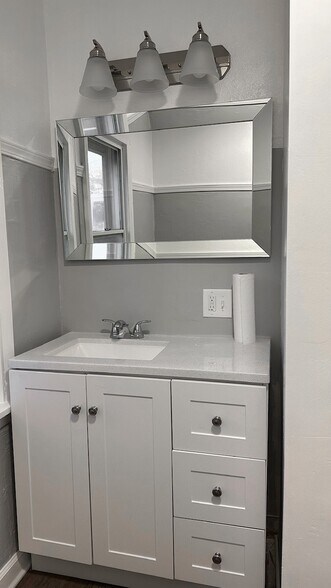 Building Photo - 222 W Union St