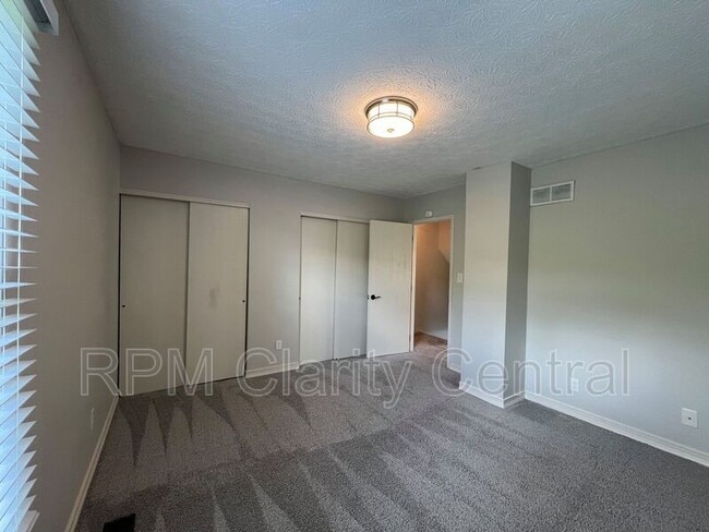 Building Photo - 869 Charnwood Ln