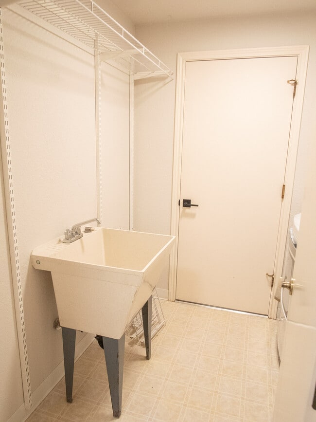 Building Photo - 15729 NE Fremont St