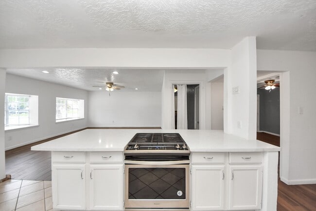 Building Photo - 7414 Battlewood Dr