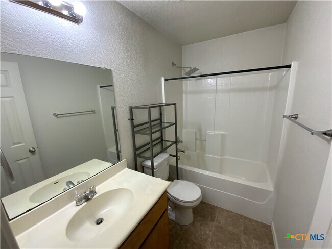 Building Photo - 4716 Stonehaven Dr