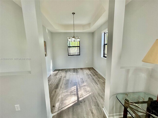 Building Photo - 607 NE 35th Ave