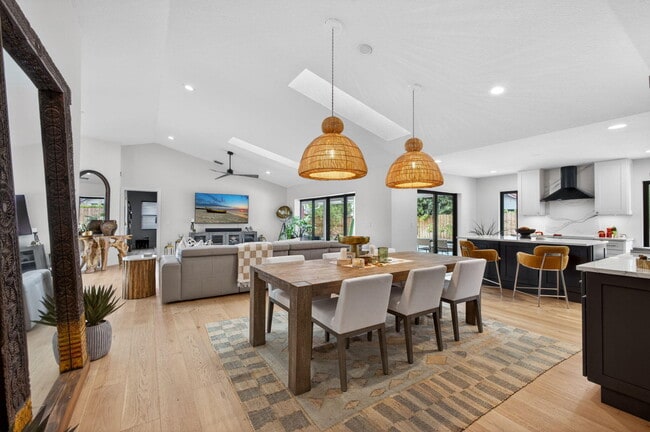 Building Photo - 12897 La Rochelle Cir