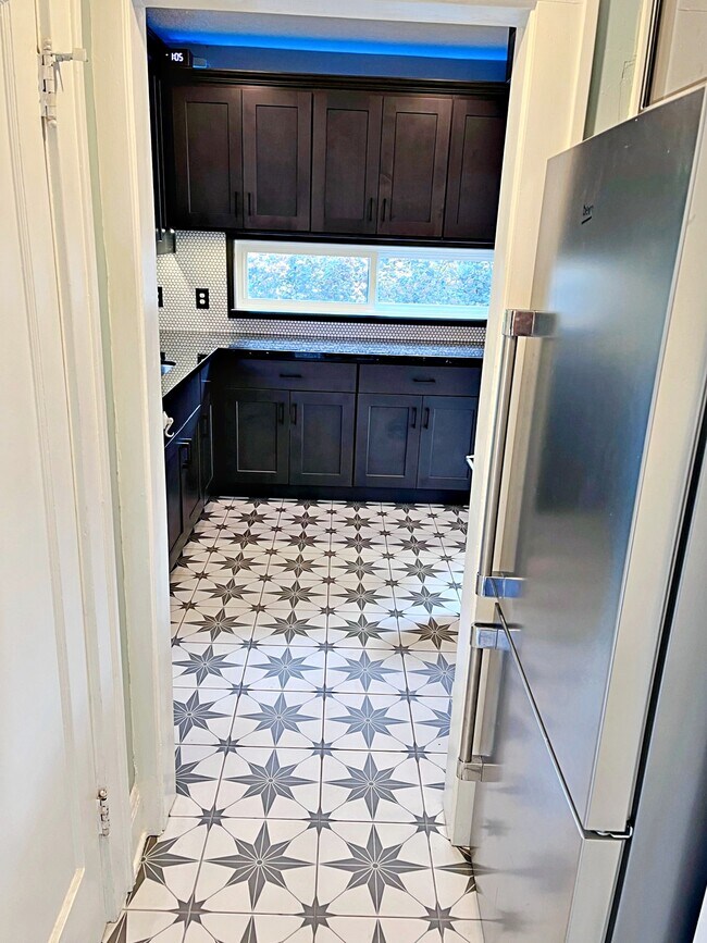 Building Photo - 7315 SE Taylor St