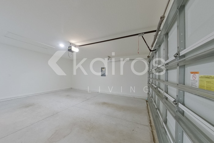 Building Photo - 4455 SW 85 Ln