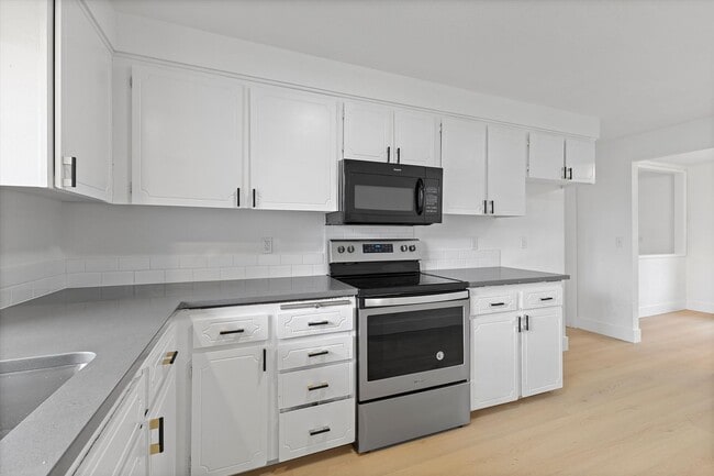 Building Photo - Charming 3-Bedroom Home on Quiet Cul-de-Sac