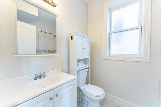 Building Photo - 4706 W Adams St