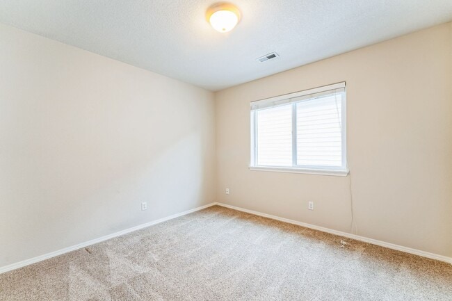 Building Photo - 2936 NE 13th Dr