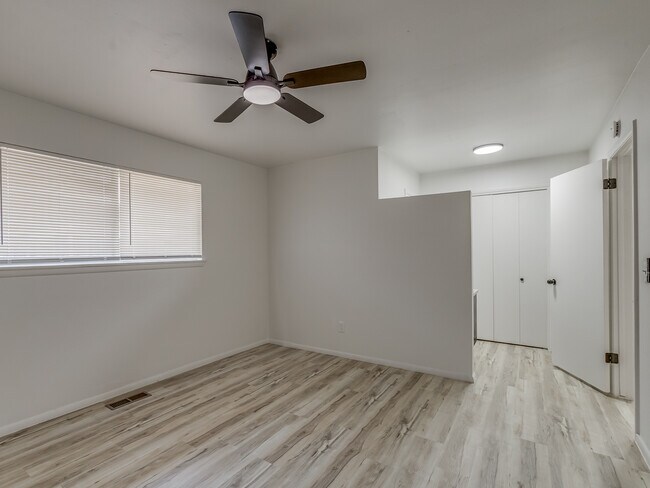 Building Photo - 1700 N Alexander Ln