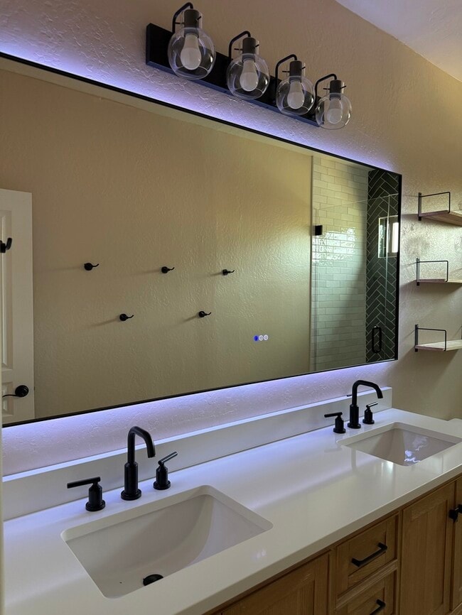 Building Photo - 4910 E Cordia Ln