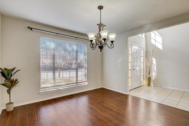Building Photo - 537 Golden Creek Dr