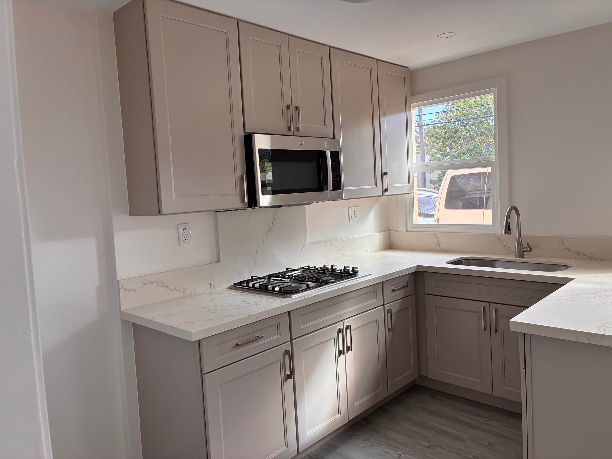 Building Photo - 914 Kinau St