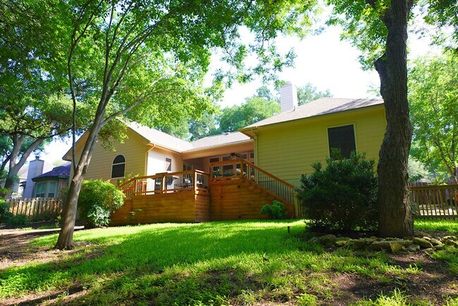 Building Photo - Gorgeous Home in the Coveted Greenshire Subdivision - Realtor Commission: $400