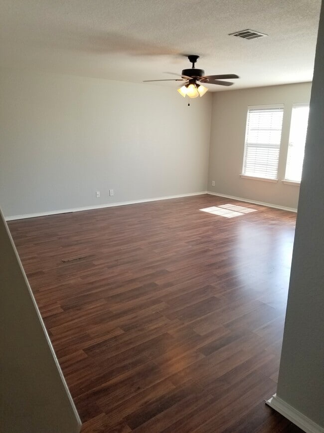 Building Photo - 196 Valero Dr