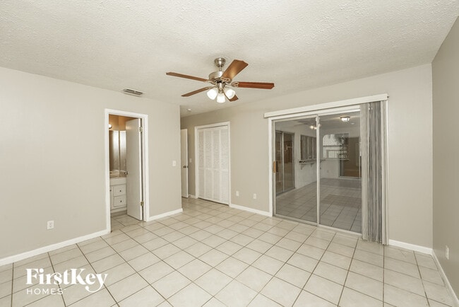 Building Photo - 734 SW Avens St