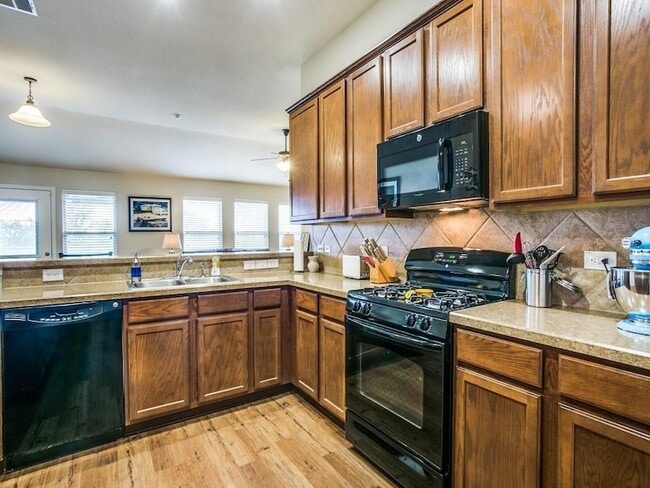 Building Photo - 10333 Bradshaw Dr