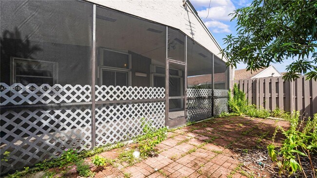 Building Photo - 570 Woodgate Cir