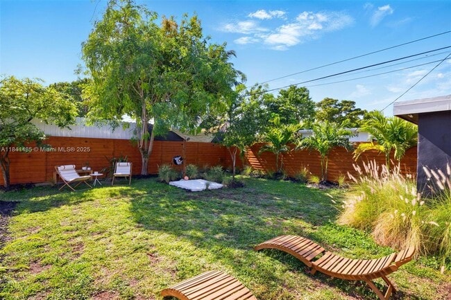 Building Photo - 1363 Biarritz Dr