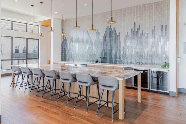 Building Photo - 238 13th St