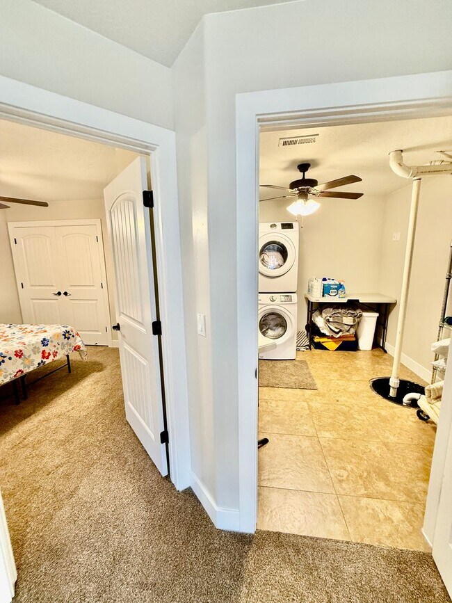 Building Photo - 521 N Creek Ridge Dr
