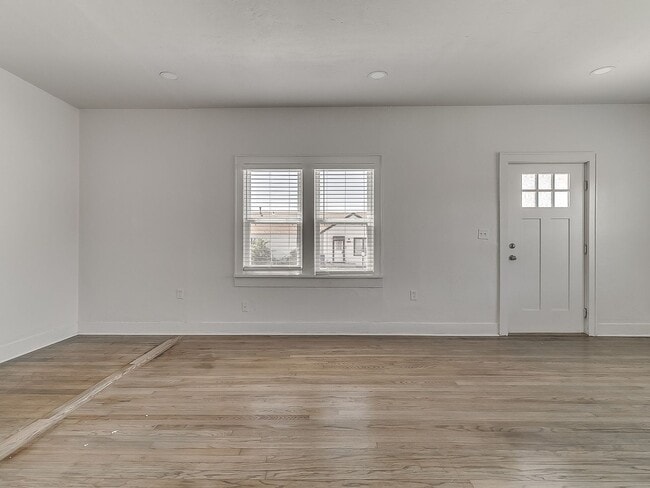 Building Photo - Beautifully Remodeled 2 bed / 1 bath