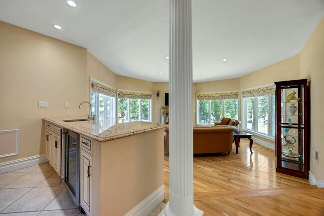Building Photo - 252 Mabel Pl