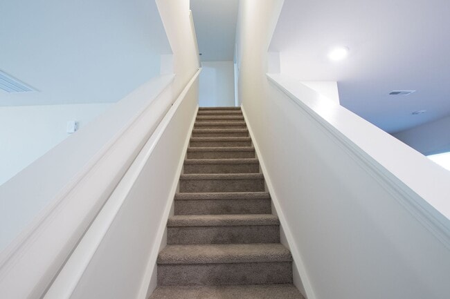 Building Photo - BEAUTIFUL 3BD/2.5BTH Townhome - Belmont -July/August Move In