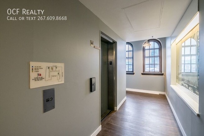 Building Photo - 301 Race St