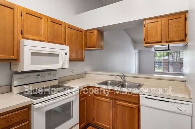 Building Photo - 5461 Lake Margaret Dr