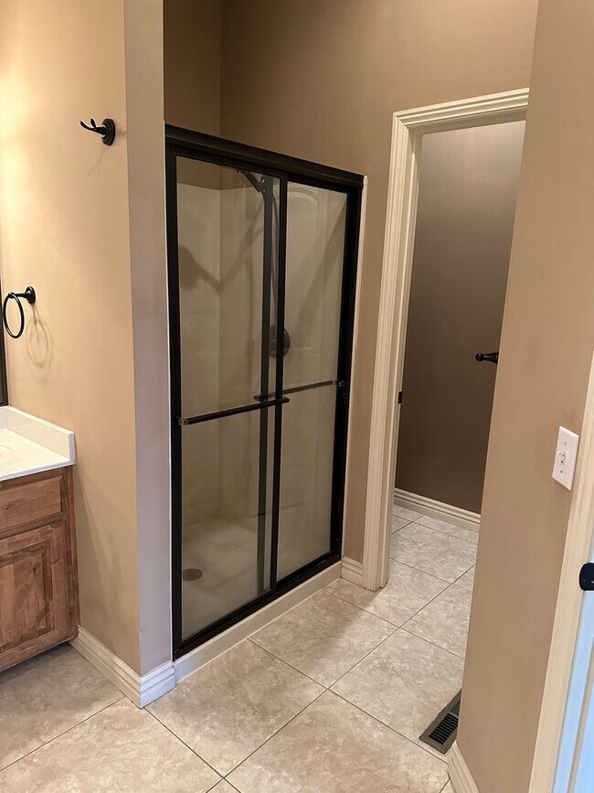 Building Photo - EXECUTIVE STYLE HOME