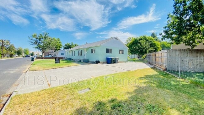 Primary Photo - 502 Delafield Ave