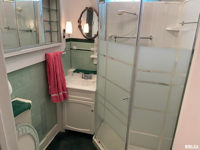 Building Photo - 2206 Pacific St