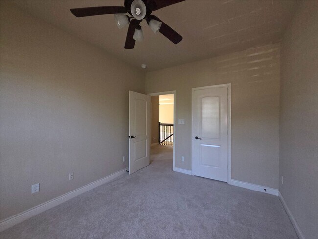 Building Photo - 14 Jonquil Pl