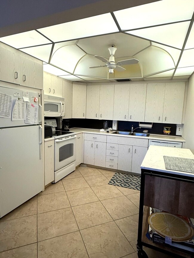 Building Photo - 4032 Yarmouth E