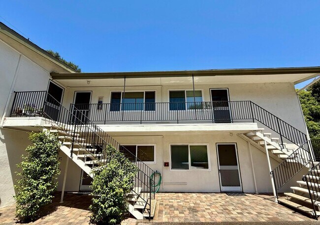 Building Photo - 1808 Castillo St