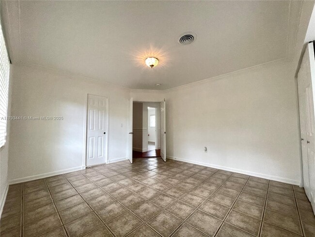 Building Photo - 401 Savona Ave