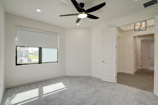 Building Photo - 12474 SW La Costa St