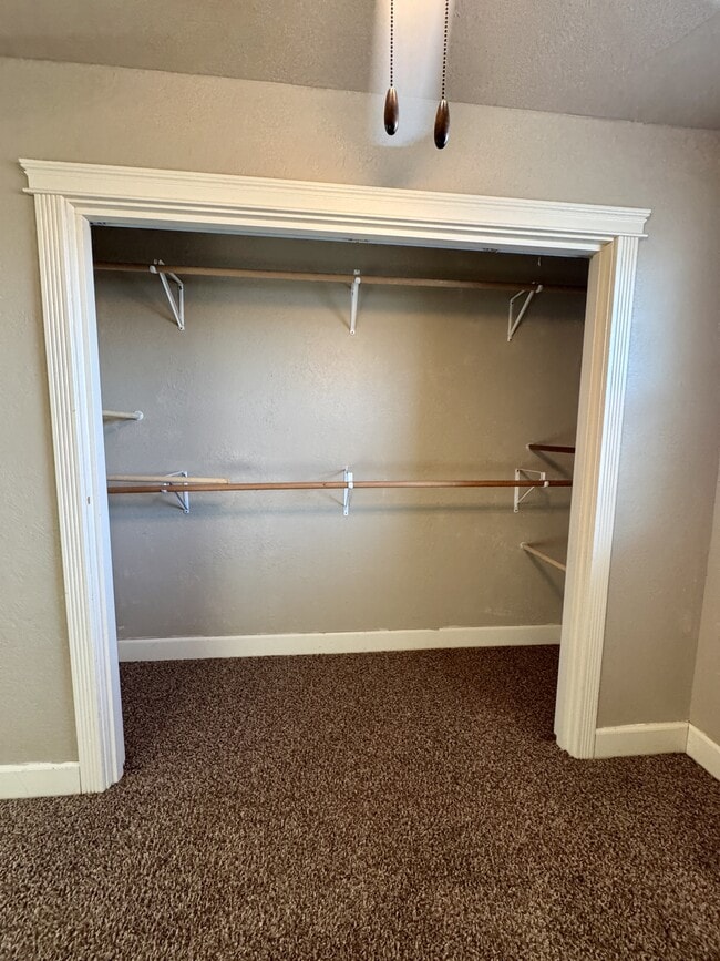 Building Photo - 560 E 6th N