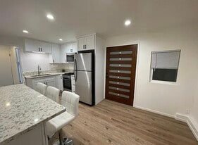 Building Photo - 22331 Vanowen St