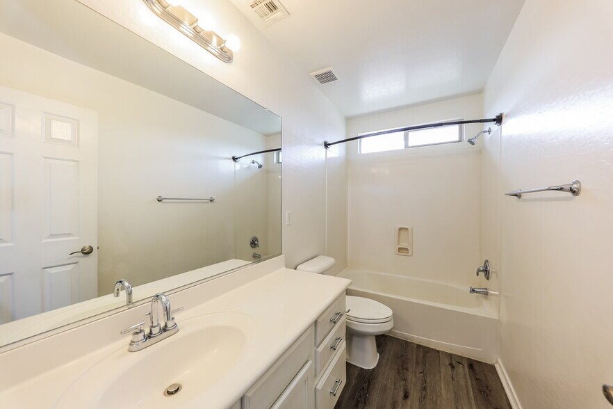 Building Photo - 591 S 167th Dr