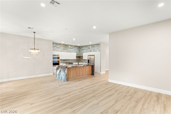 Building Photo - 1605 Shadow Rock Dr
