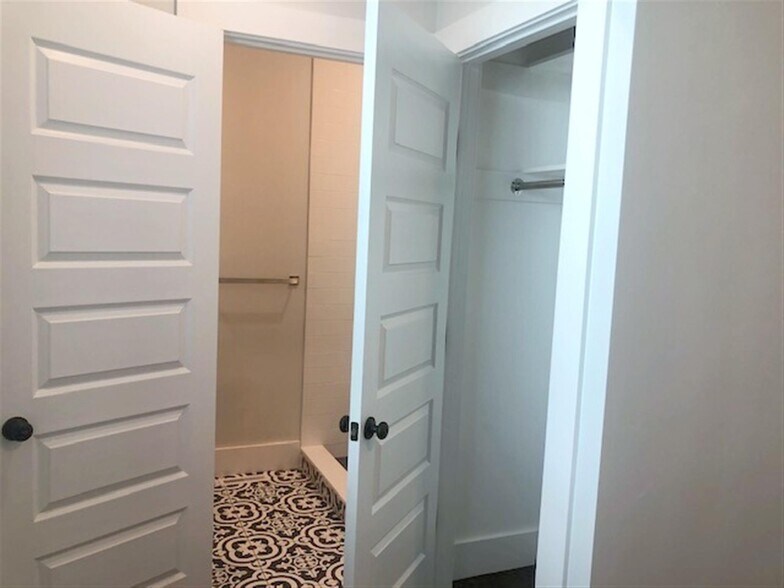 Building Photo - 75 Kinnaird St