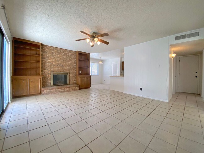 Building Photo - West El Paso 4 bed refrig A/C Home!