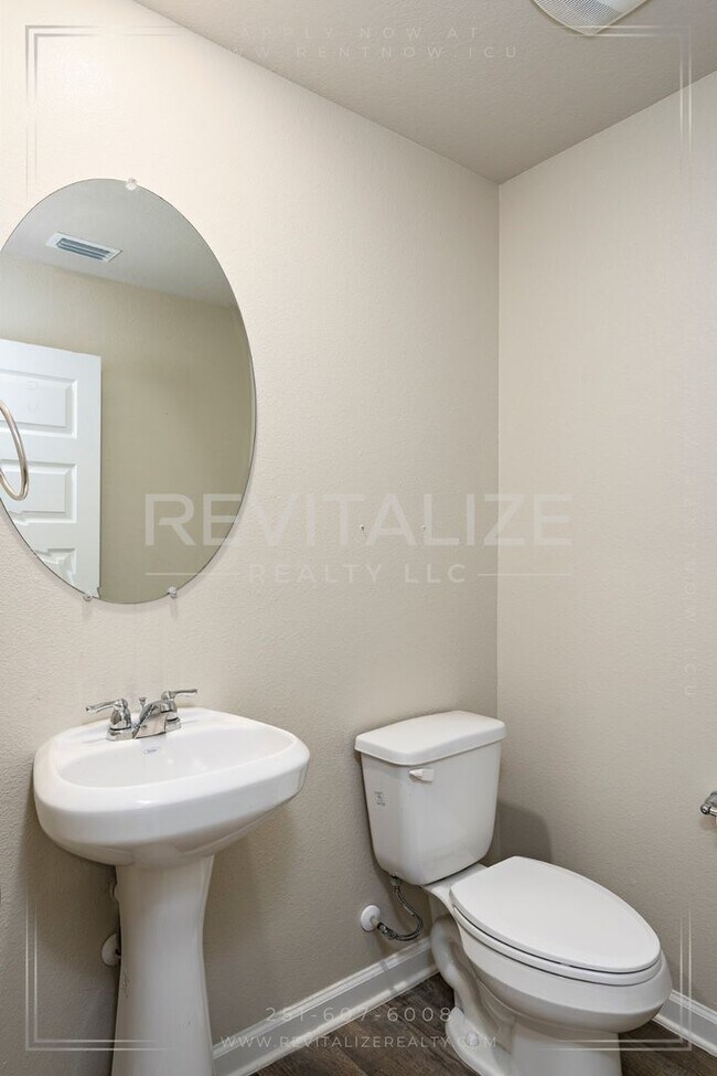 Building Photo - Stunning 2-Story 4 BD 2.5 BA House in Span...