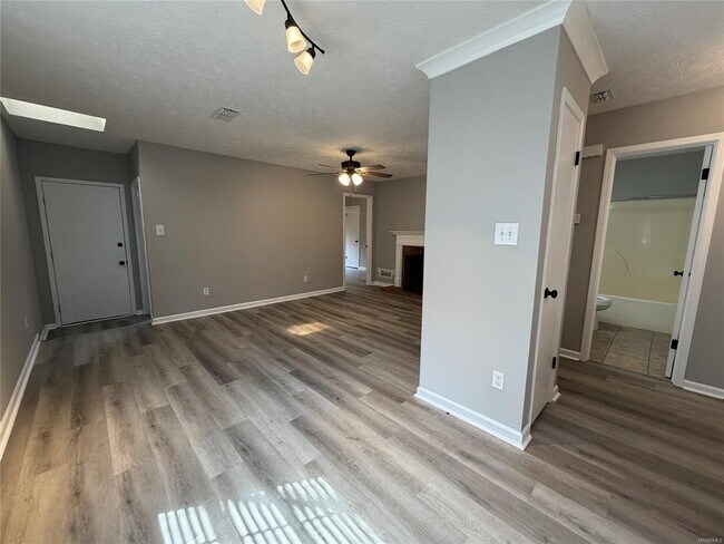 Building Photo - 463 Durden Rd